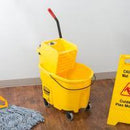WAVEBRAKE — Ensemble seau et essoreuse à pression latérale, jaune 33,1 L