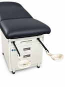 Table d'examen avec marchepied pour patient